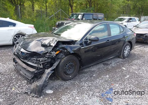 2018 Toyota Camry Hybrid Le z USA, uszkodzony, nr VIN 4T1B31HK9JU501213